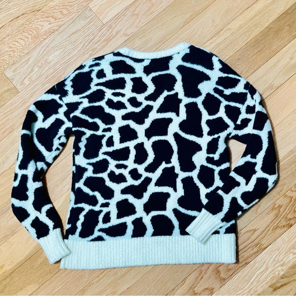 Ann Taylor LOFT Animal Print Cow Black Cream Pullover Sweater V Neck Size XS - Picture 6 of 8